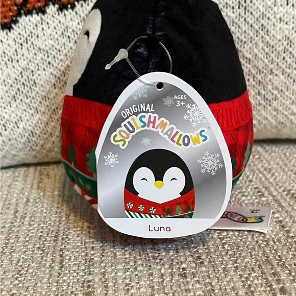 NWT 4.5" Luna the Penguin Christmas Squishmallow - Picture 3 of 4